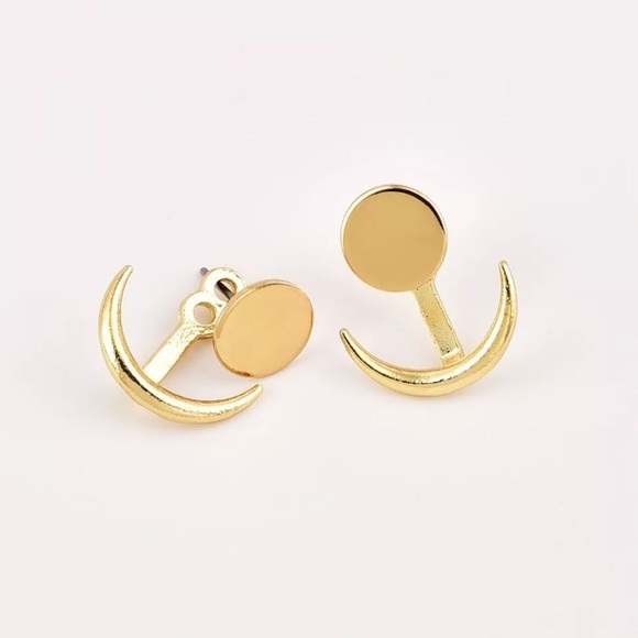 Boho Gold crescent moon earrings - Picture 4 of 7